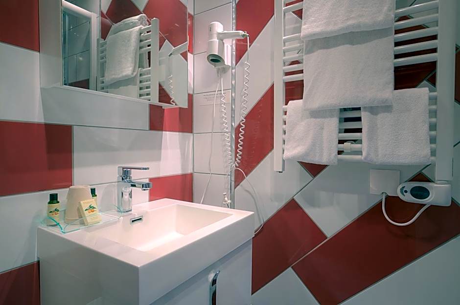 Logis Hôtel Restaurant L'Essille