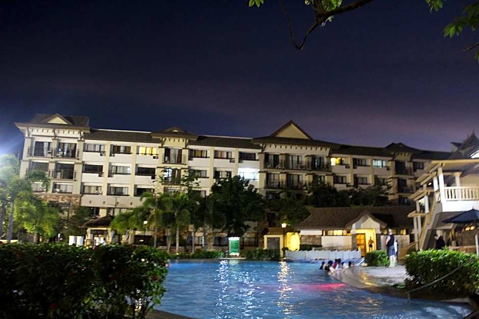 ONE OASIS B1 back of SM MALL, Free Pool Wifi