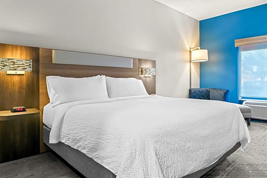 Holiday Inn Express And Suites Detroit North - Roseville By IHG