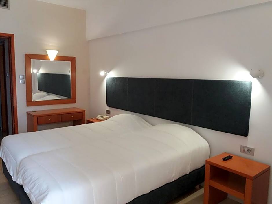 Antikyra Beach Hotel