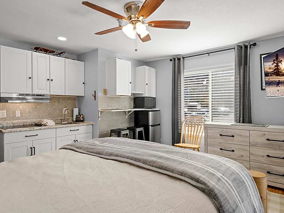 Carriage House Condominiums by All Seasons Resort Lodging