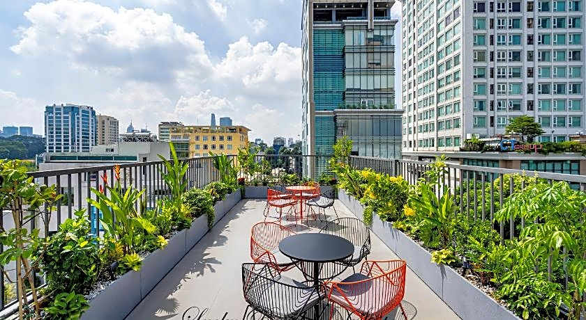 Lucky Residence Suites