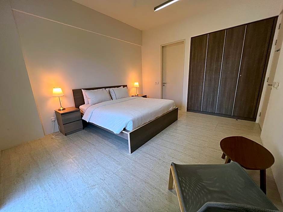 By The Sea Cozy Beachfront Home Side Seaview333A