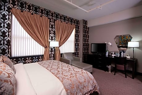 1 King Bed, 2 Queen Beds, Efficiency, Suite, Nonsmoking