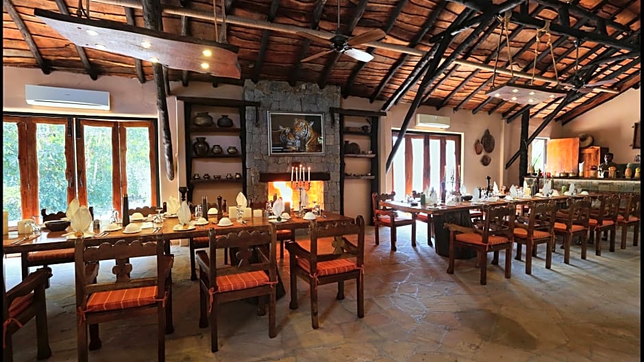 Pugdundee safaris - Kanha Earth Lodge