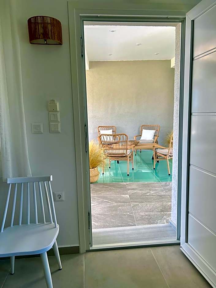 Irini Seaside Luxury Apartments