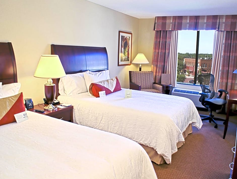 Photo 1 of 2 of 2 Queen Beds, Hearing Accessible