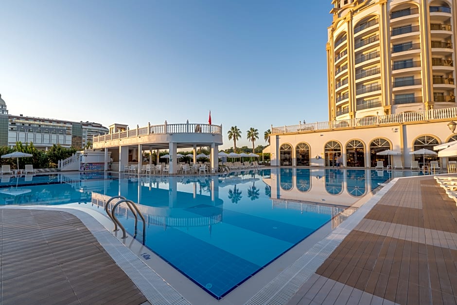 J'Adore Deluxe Hotel & Spa