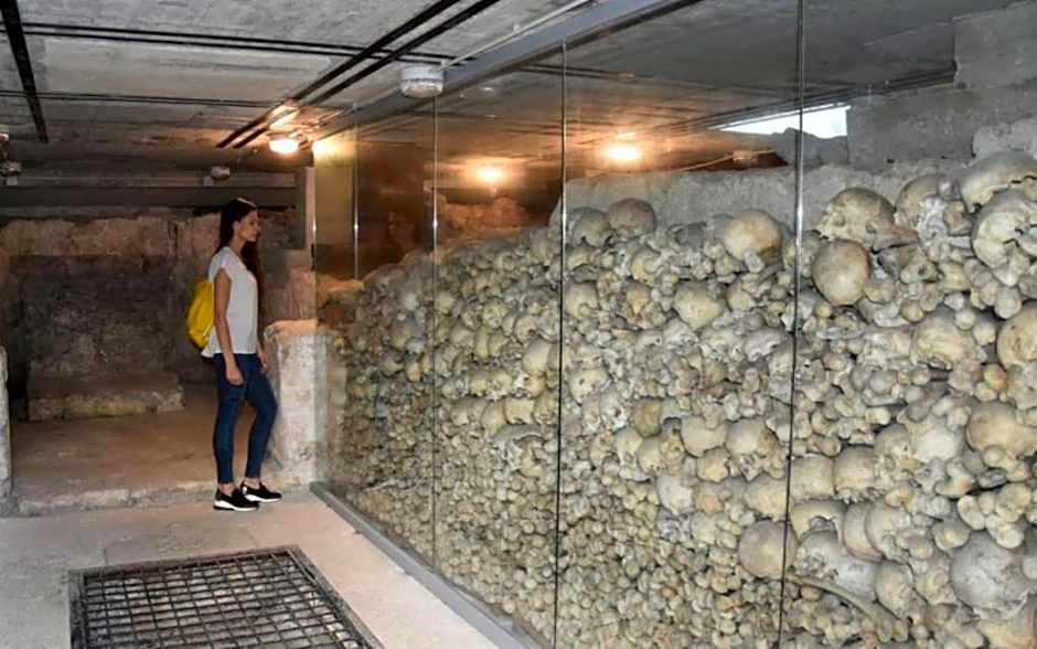 Fully equipped SIX BEDROOM HOUSE 15 kilometers from Lake Bled - with a terrace, garden, playground, and parking