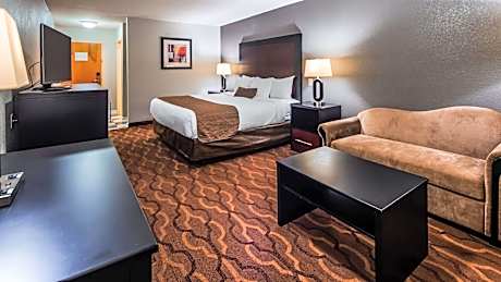 1 King Bed, Non-Smoking, High Speed Internet Access, Sofabed, Microwave And Refrigerator, Full Break