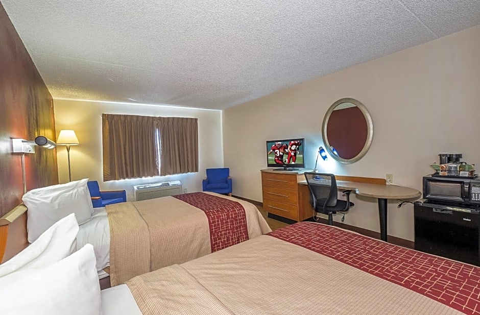 Red Roof Inn & Suites Cleveland - Elyria