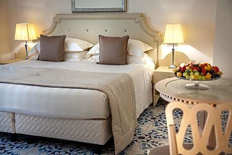 Classic Triple Room with Sea View