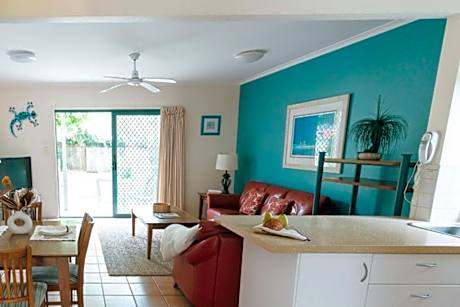 Apartment with Garden View