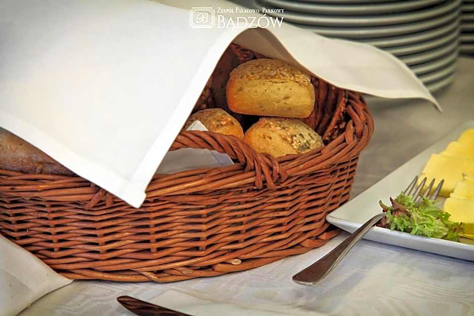 Zespół Pałacowo-Parkowy Bądzów