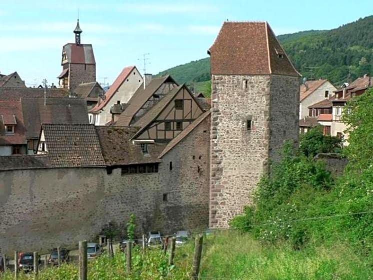 ADRIHOF à Riquewihr, Cour de l'Abbaye d'Autrey