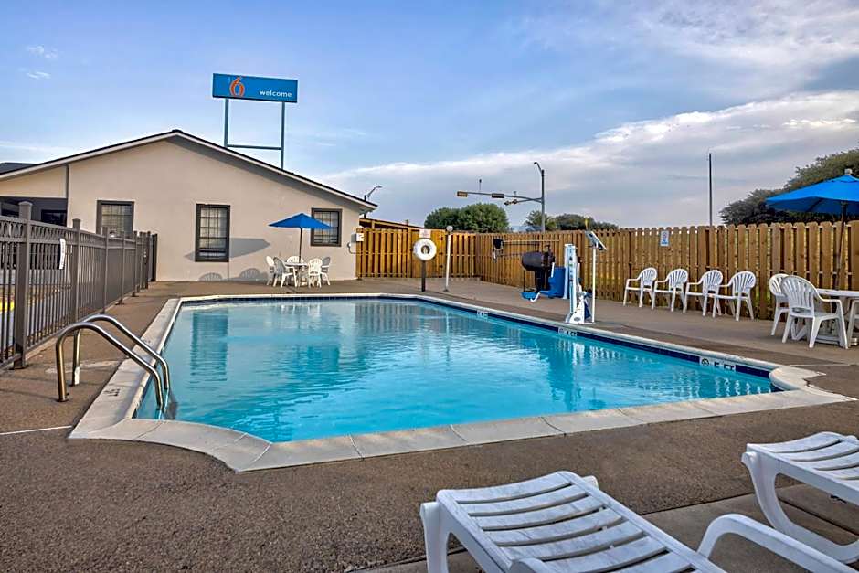 Photo 1 of 30 of Motel 6-Bryan, TX - College Station