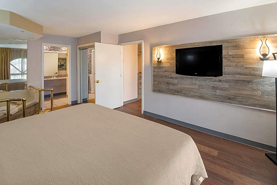 Quality Inn & Suites Cincinnati I-275