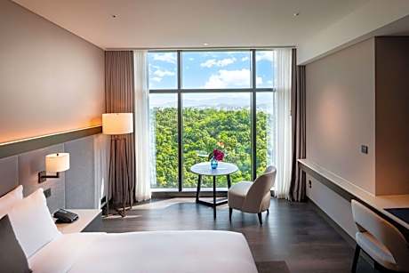 Executive King Room with Forest View