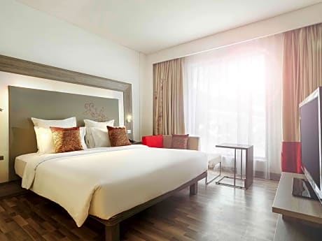 1 Double Bed Superior Pool View