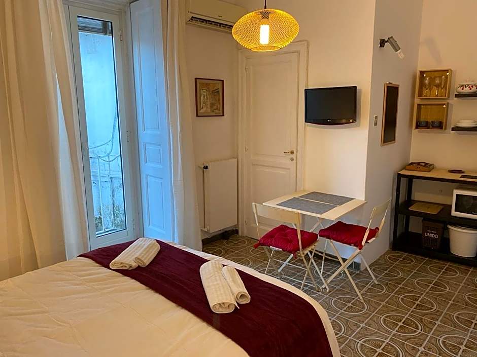 Rooms in San Domenico Maggiore 3