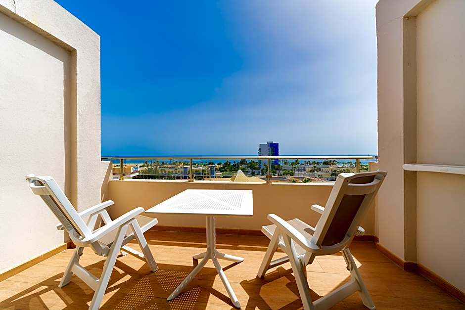 Photo 1 of 10 of CLASSIC 1 BED APARTMENT SEA VIEW 2 ADULTS + 2 CHILDREN