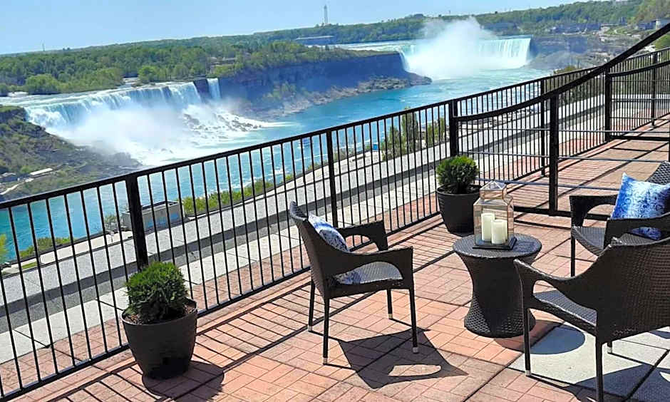 The Brock Niagara Falls Fallsview, Tapestry by Hilton