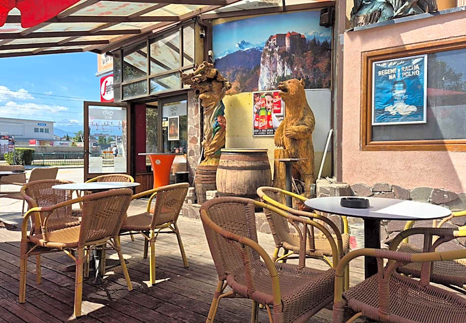 Bled Lesce station rooms and depo