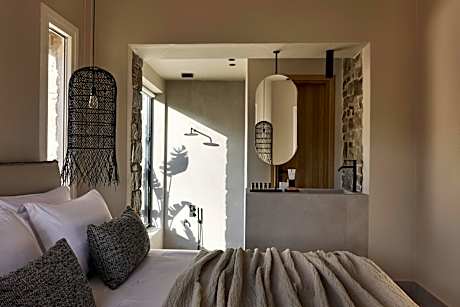 Elegant Two Bedroom Villa with Indoor Jetted tub