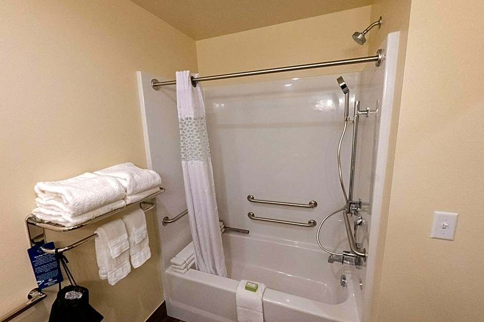 Cobblestone Inn and Suites Sheldon