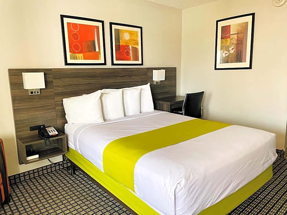 Days Inn by Wyndham Irving Grapevine DFW Airport North