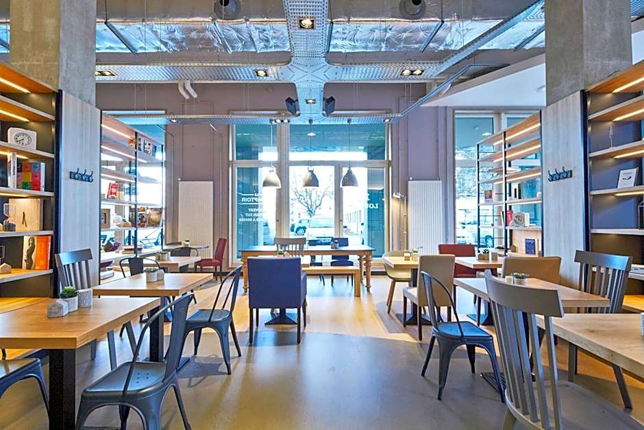 CAMPANILE PARIS SUD - Saclay