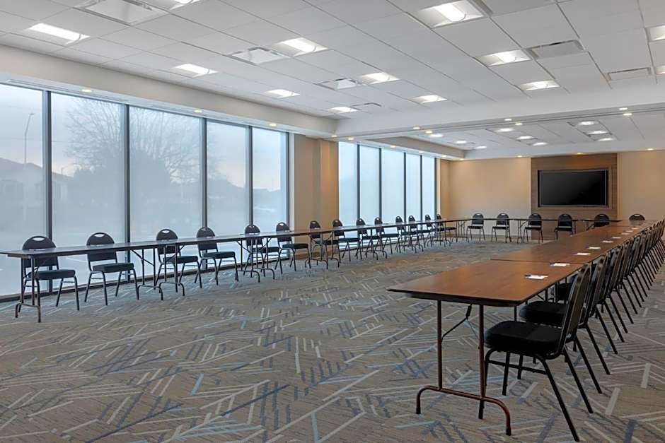 Holiday Inn Express And Suites St.Thomas. By IHG