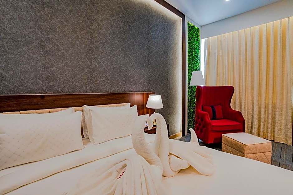 Photo 1 of 8 of Deluxe 1 King Bed