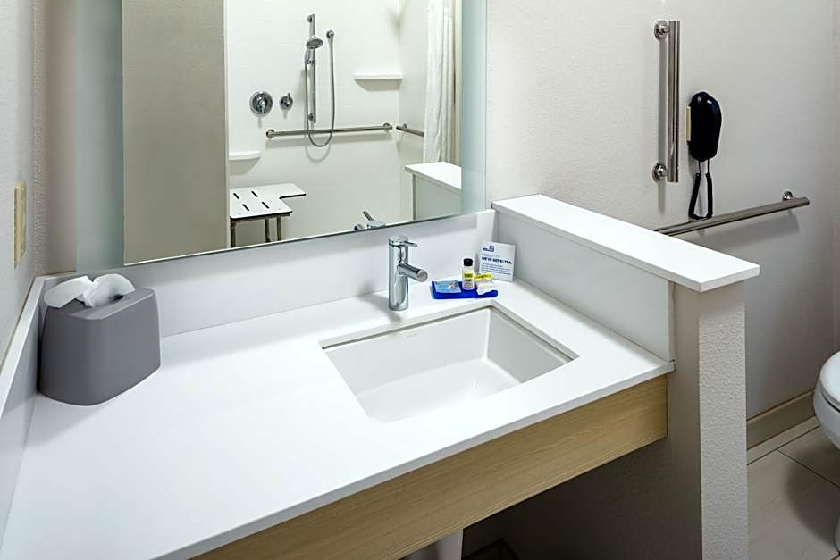 Holiday Inn Express and Suites Medford By IHG