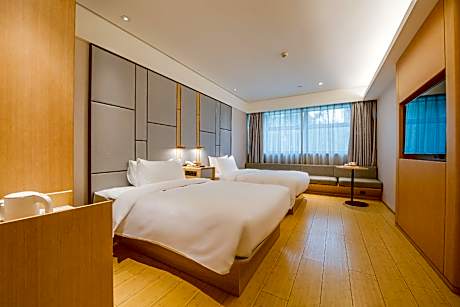 Huazhu - Superior Twin