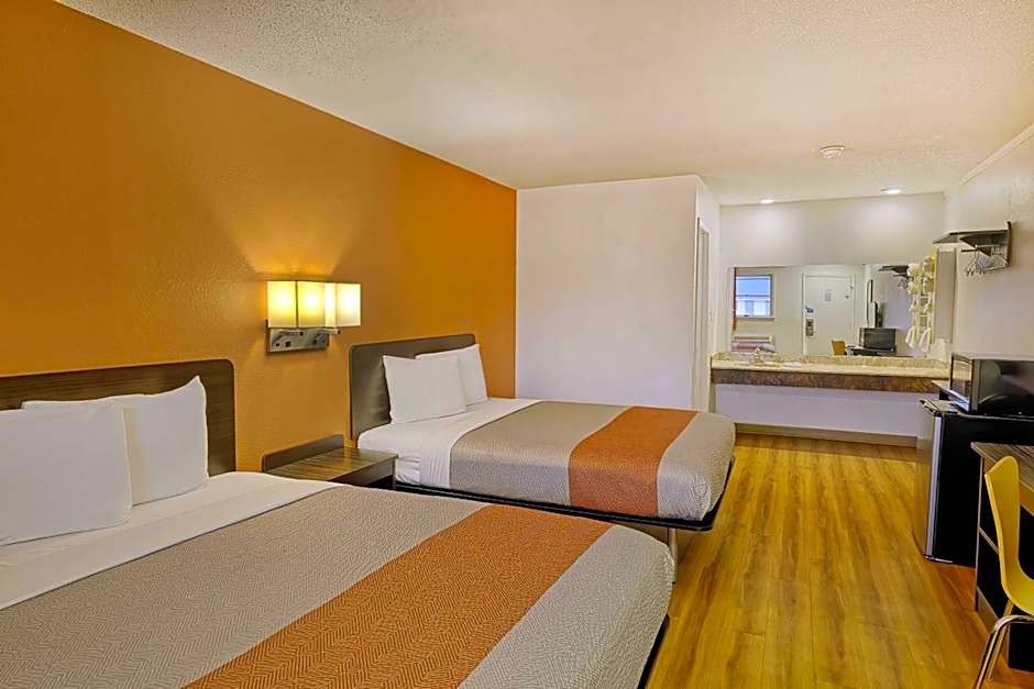Motel 6 Sullivan MO