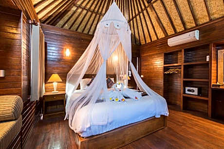 Deluxe Double Room (2 Adults + 1 Child)