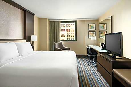 King Room with Adapted Tub - Mobility and Hearing Accessible