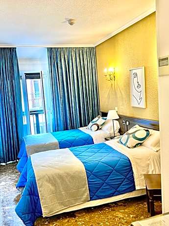 Twin Room with Private Bathroom