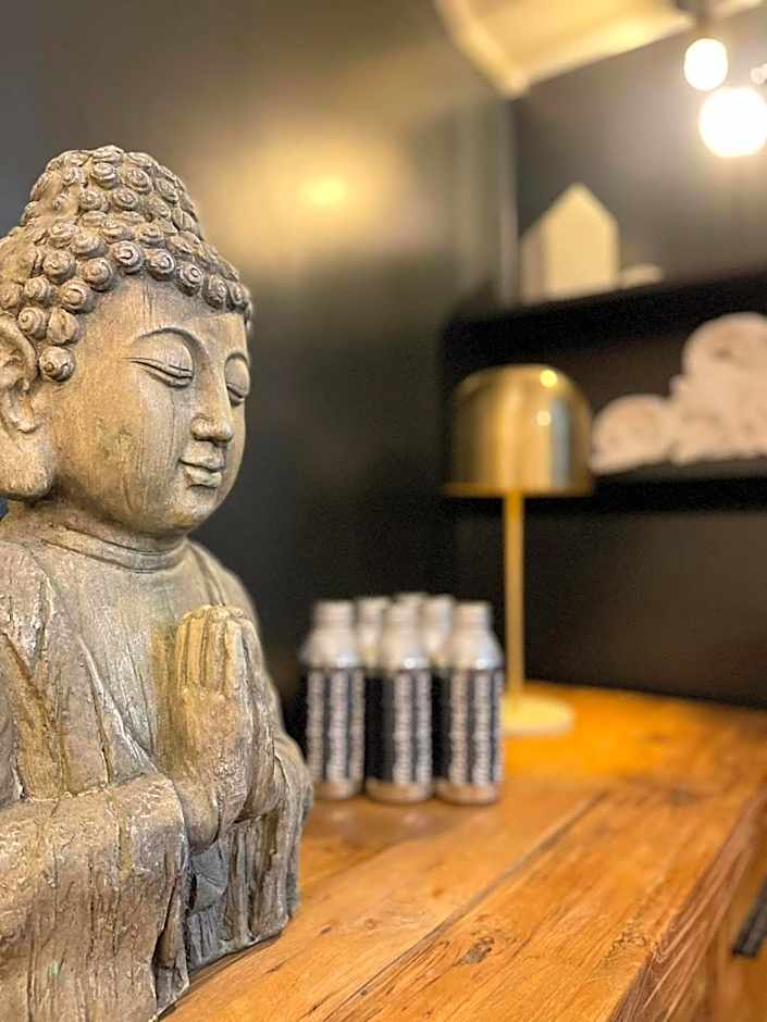 Hotel de Neuville Arc de Triomphe