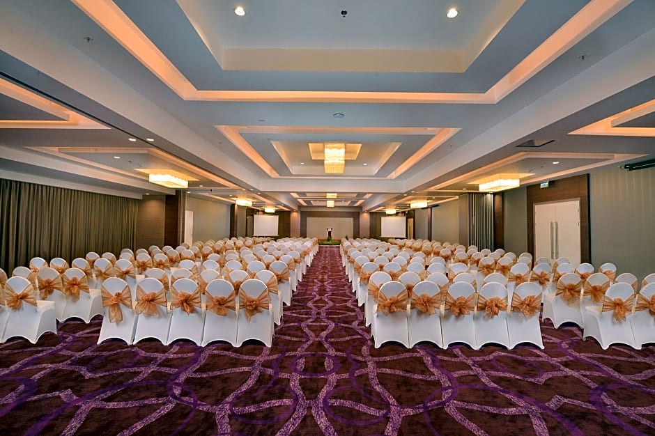 Platinum Adisucipto Yogyakarta Hotel & Conference Center