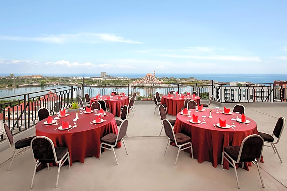 Aston Inn Pantai Losari Makassar