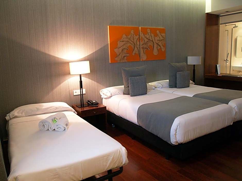 Photo 1 of 7 of Triple Room with Parking
