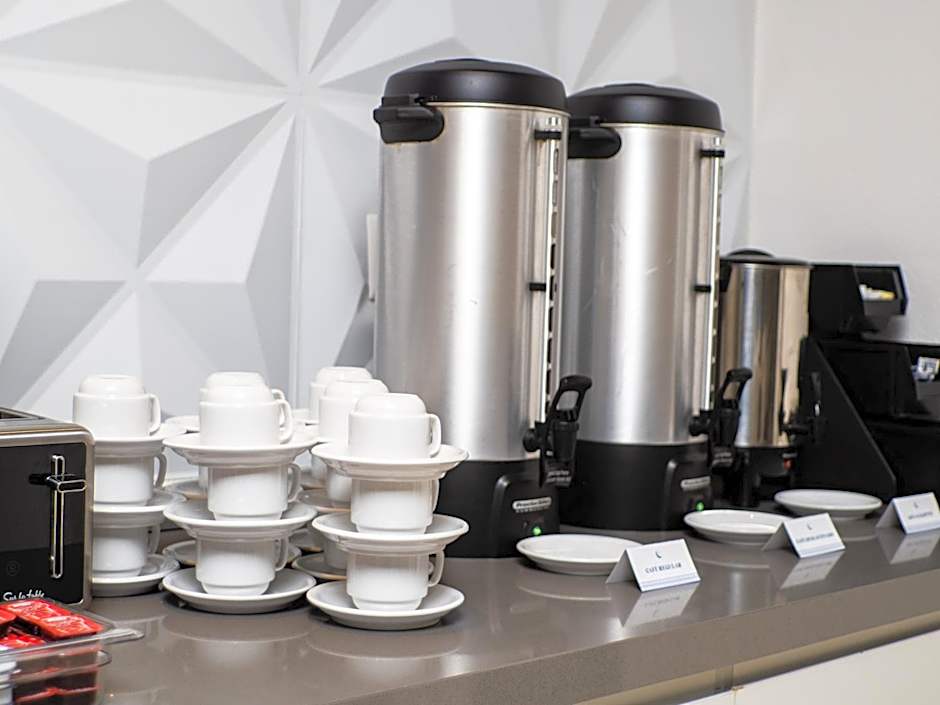 Hotel Mesaluna Short & Long Stay