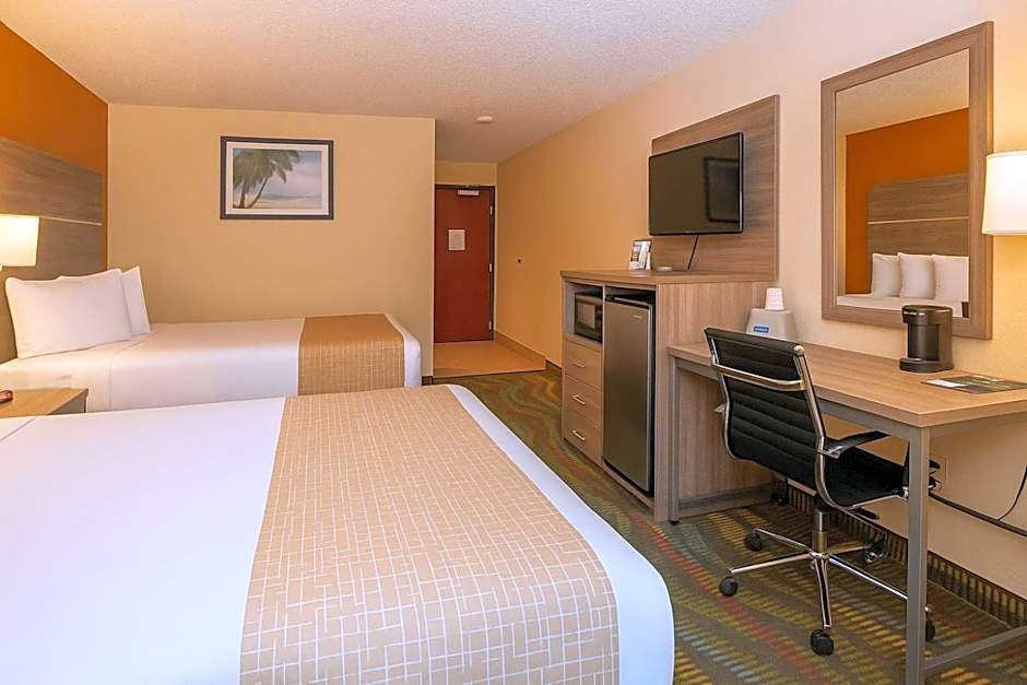 Travelodge by Wyndham Muskegon