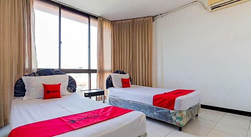RedDoorz @ Sparkling Hotel near Stasiun Gubeng Surabaya