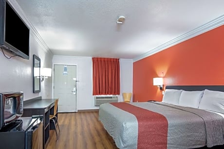 Deluxe King Room - Non-Smoking