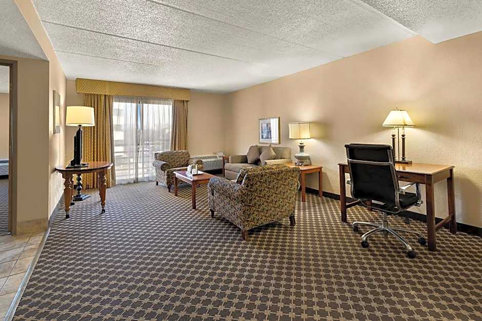 Hotel RL Cleveland Airport West