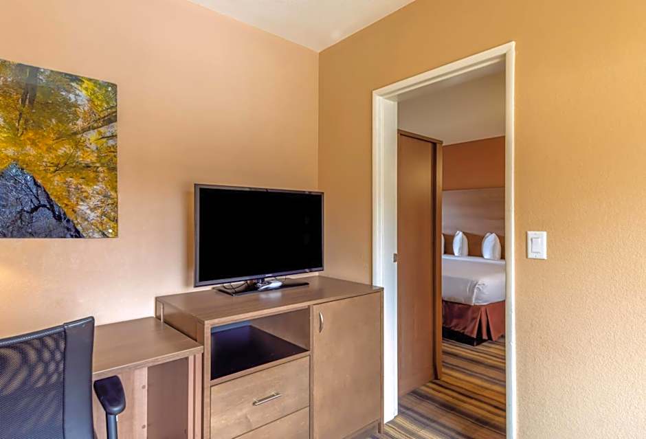 Boulder University Inn