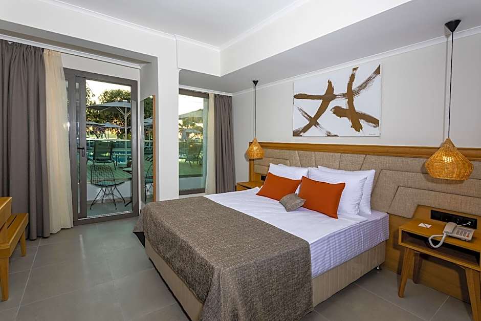 Yalıpark Beach Hotel